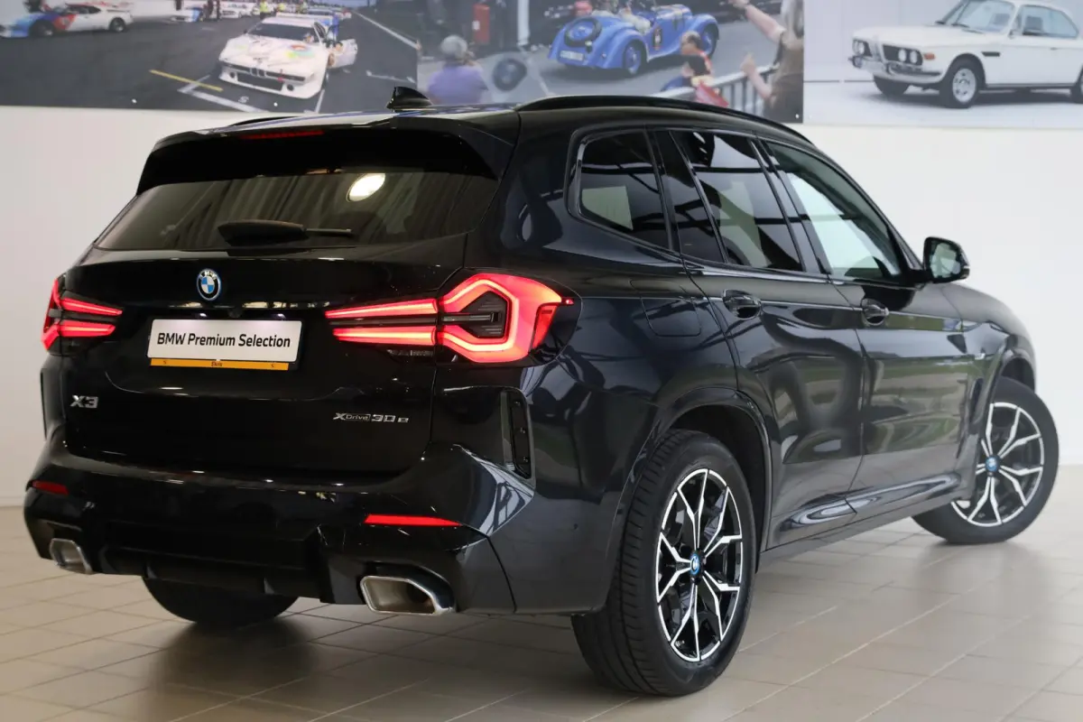 xDrive30e | M Sportpakket | Stoelverwarming | HiFi
