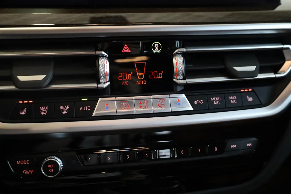 xDrive30e | M Sportpakket | Stoelverwarming | HiFi