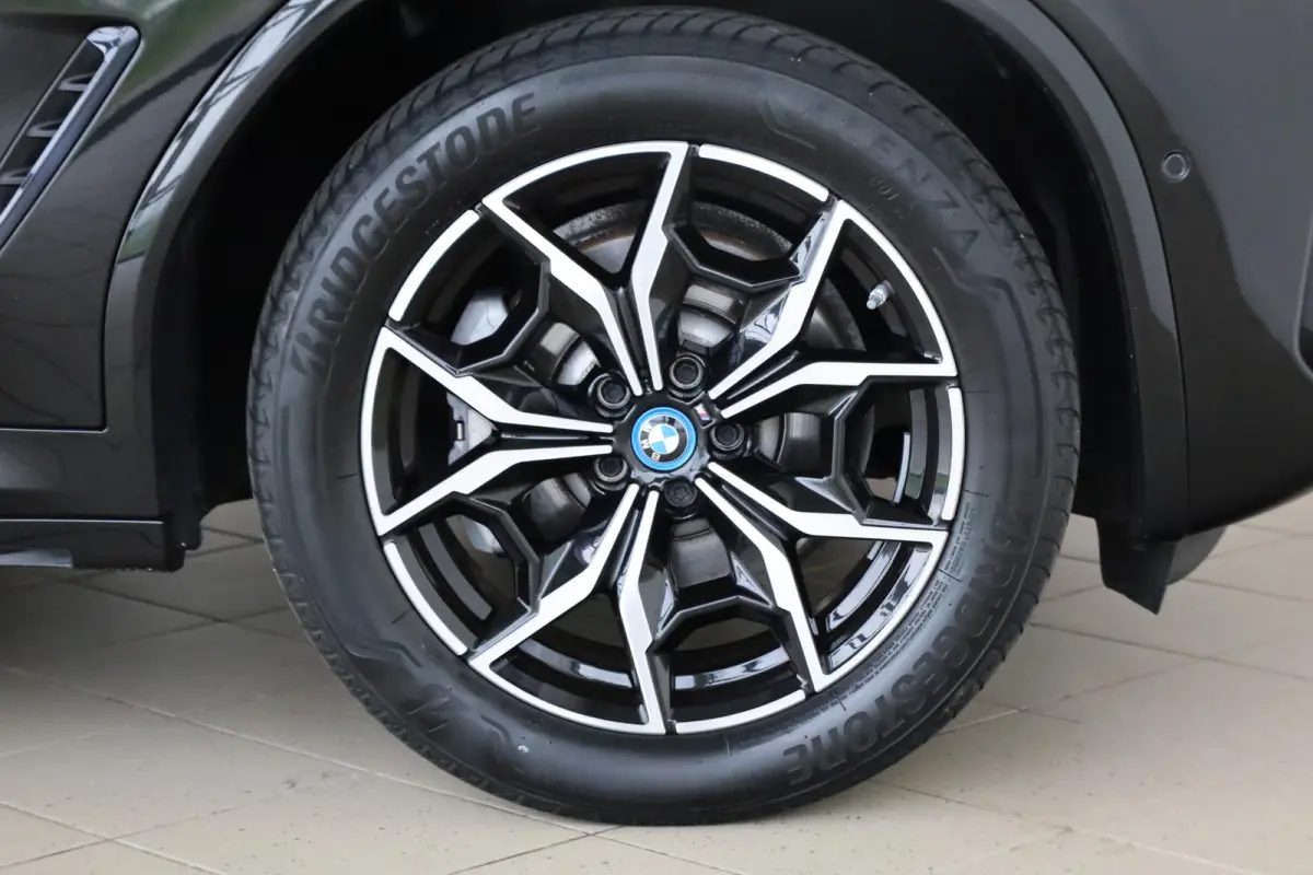 xDrive30e | M Sportpakket | Stoelverwarming | HiFi