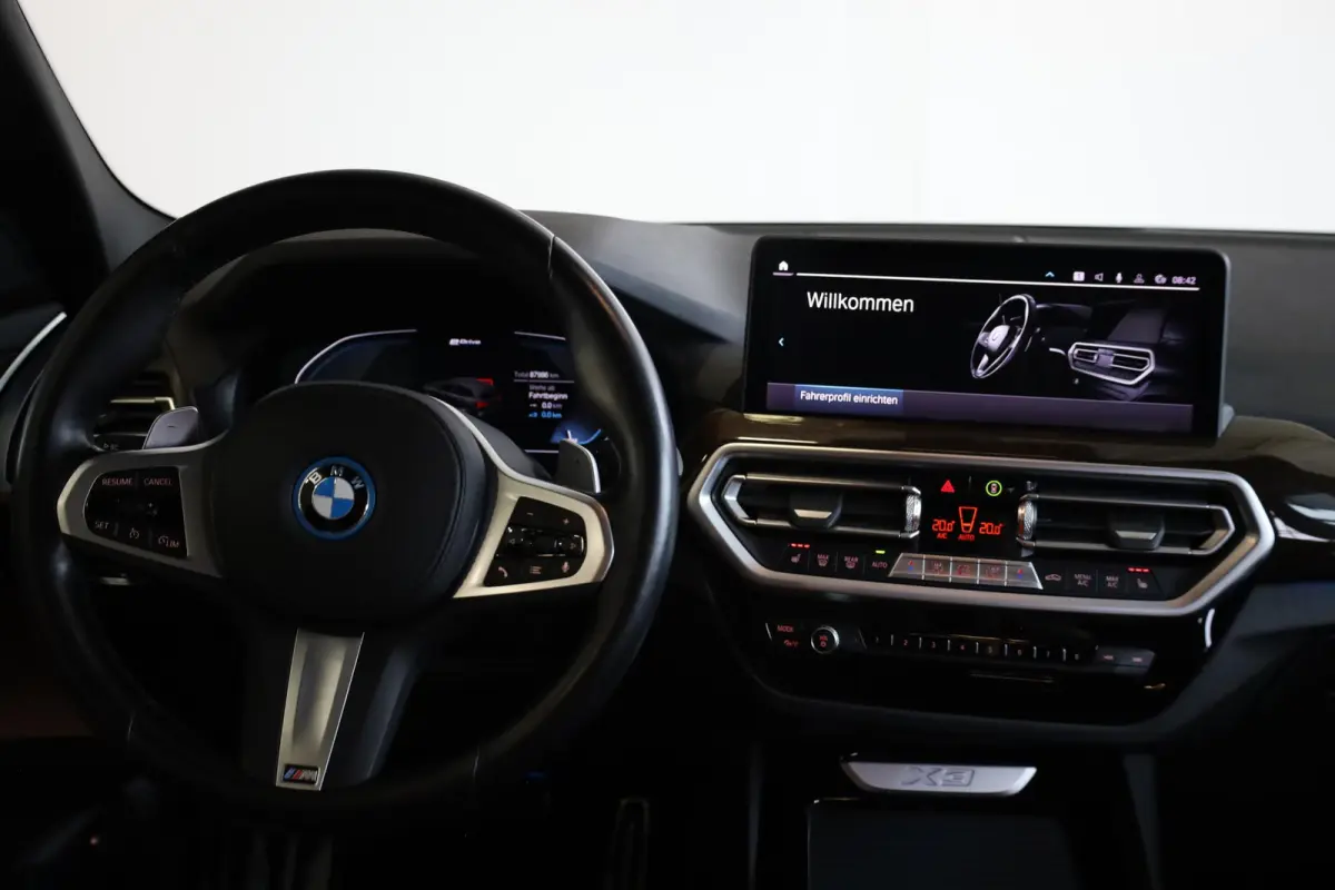 xDrive30e | M Sportpakket | Stoelverwarming | HiFi