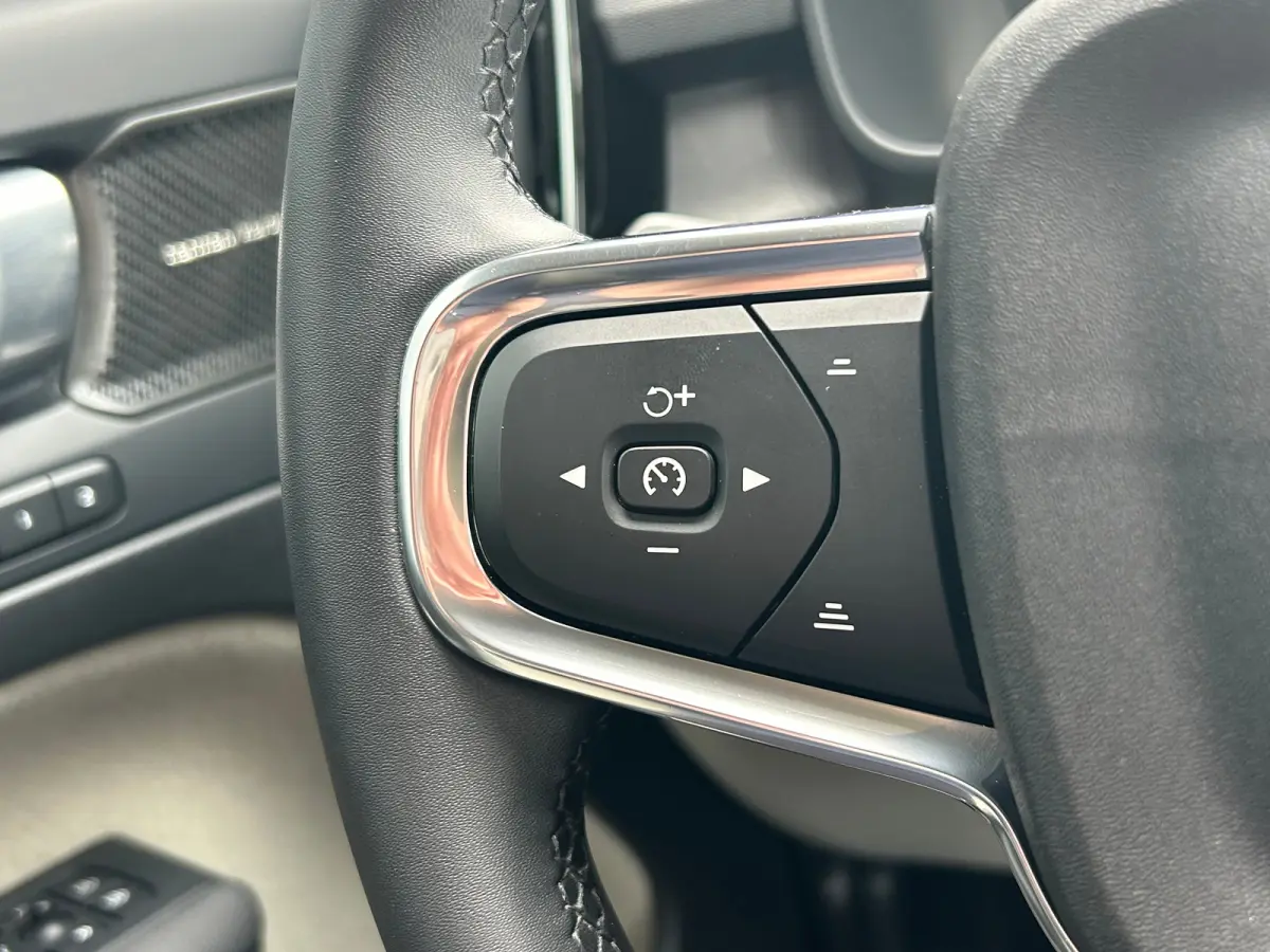 1.5 T4 Plug-in hybrid Plus Dark | Harman/Kardon | Camera | Memory | Cruise Control | Stoel & stuurverwarming | Blond leder |