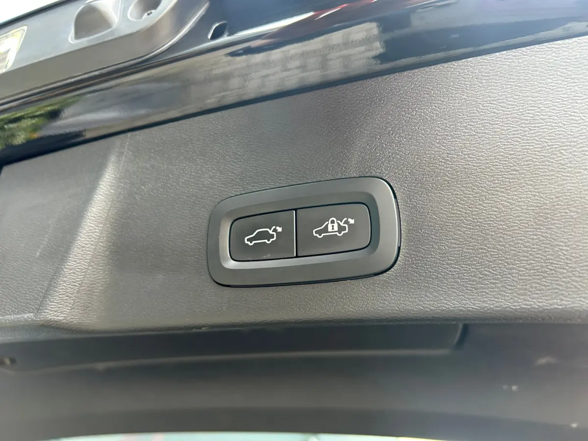 1.5 T4 Plug-in hybrid Plus Dark | Harman/Kardon | Camera | Memory | Cruise Control | Stoel & stuurverwarming | Blond leder |