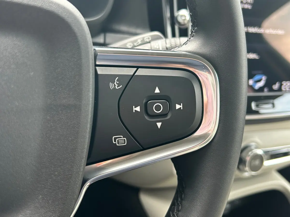 1.5 T4 Plug-in hybrid Plus Dark | Harman/Kardon | Camera | Memory | Cruise Control | Stoel & stuurverwarming | Blond leder |