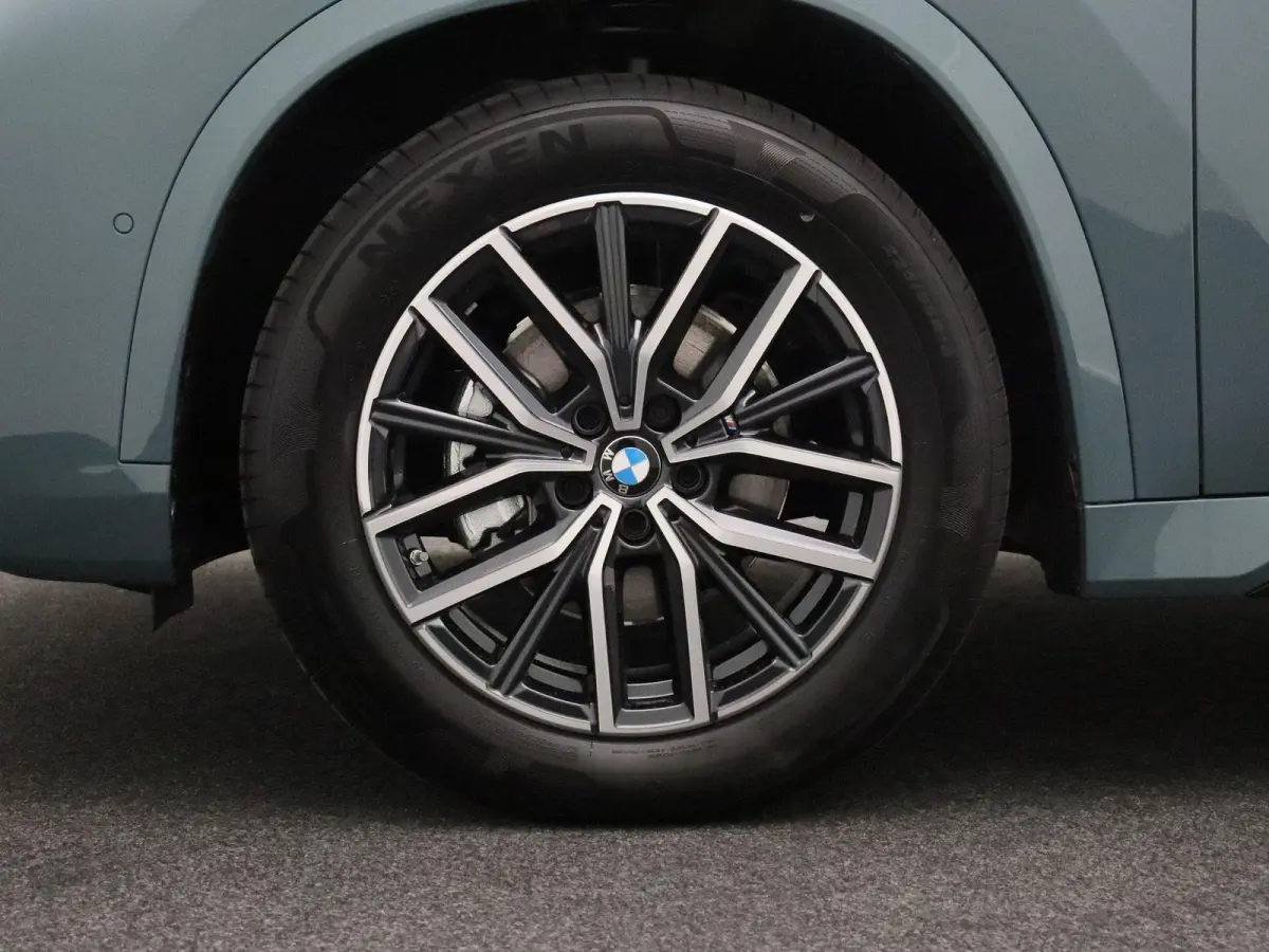 eDrive20 M Sport Edition | SoH 100% | Premium Pack | Travel Pack | Stuurwielrand Verwarmd | Trekhaak | Panoramadak | Driving Assistant Plus | Harman Kardon | 18''