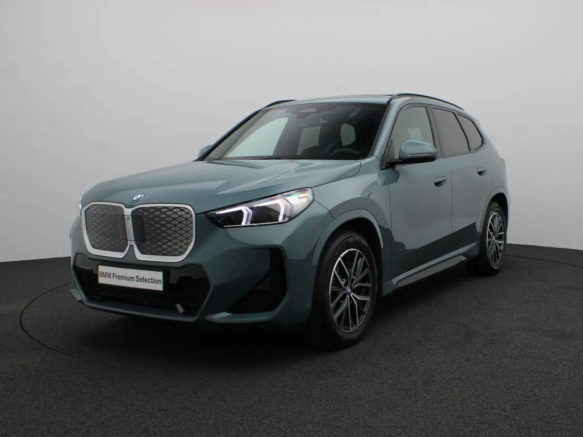 eDrive20 M Sport Edition | SoH 100% | Premium Pack | Travel Pack | Stuurwielrand Verwarmd | Trekhaak | Panoramadak | Driving Assistant Plus | Harman Kardon | 18''