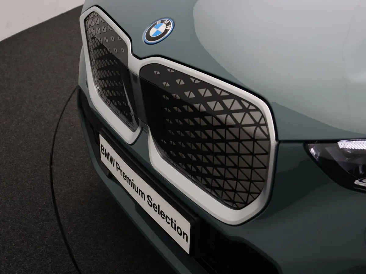 eDrive20 M Sport Edition | SoH 100% | Premium Pack | Travel Pack | Stuurwielrand Verwarmd | Trekhaak | Panoramadak | Driving Assistant Plus | Harman Kardon | 18''