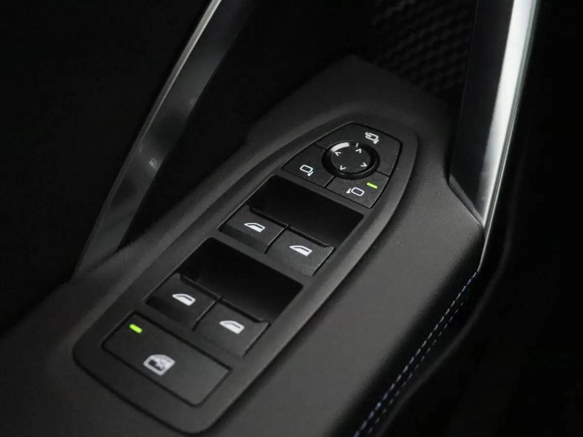 eDrive20 M Sport Edition | M Sportpakket Pro | SoH 100% | Premium Pack | Comfort Pack | Stuurwielrand Verwarmd | Trekhaak | Panoramadak | Harman Kardon | 20''
