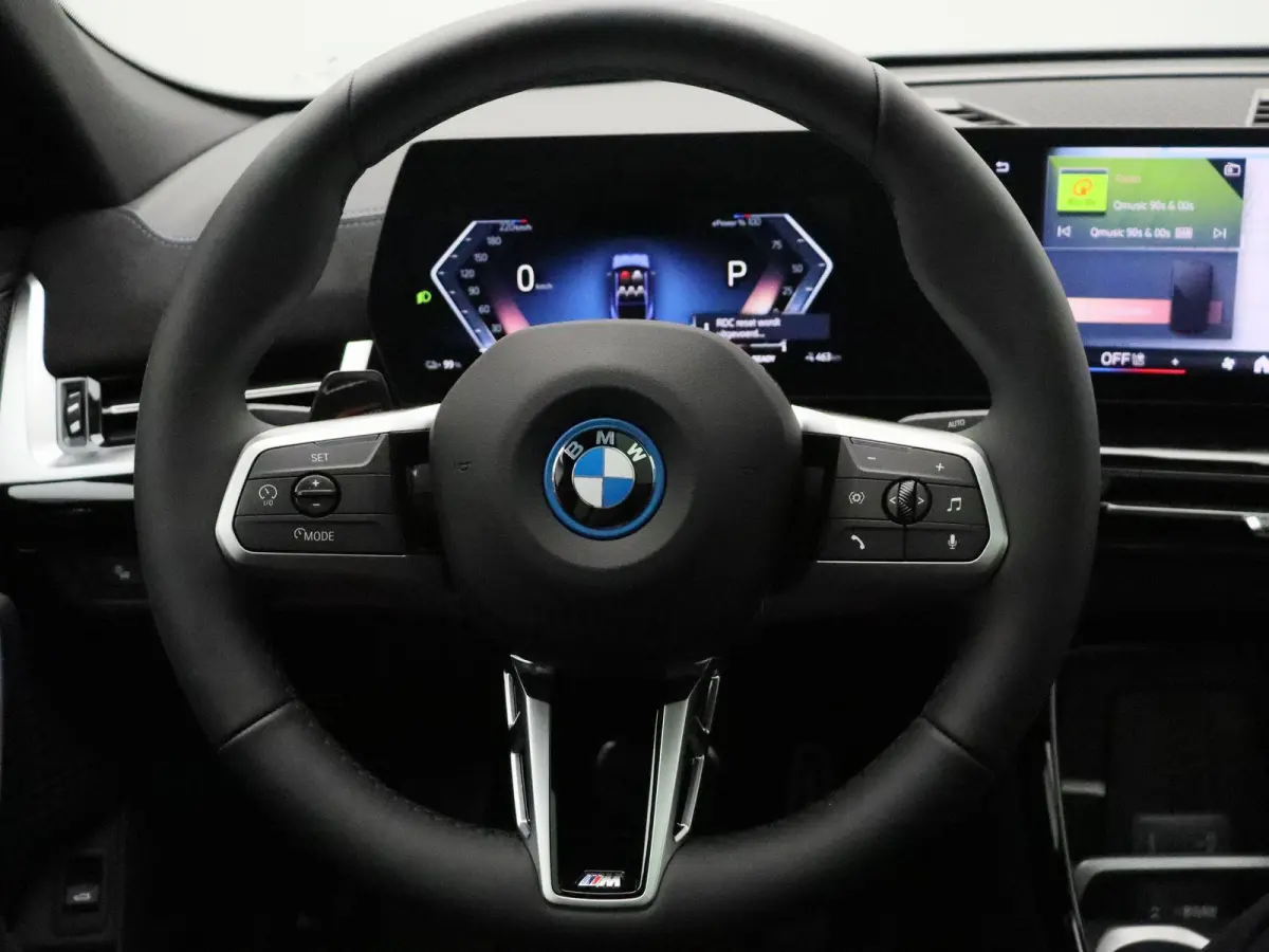 eDrive20 M Sport Edition | M Sportpakket Pro | SoH 100% | Premium Pack | Comfort Pack | Stuurwielrand Verwarmd | Trekhaak | Panoramadak | Harman Kardon | 20''