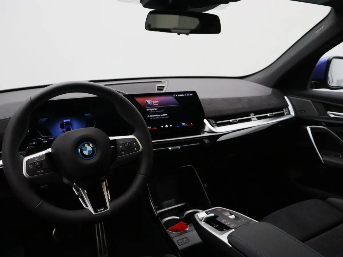 eDrive20 M Sport Edition | M Sportpakket Pro | SoH 100% | Premium Pack | Comfort Pack | Stuurwielrand Verwarmd | Trekhaak | Panoramadak | Harman Kardon | 20''