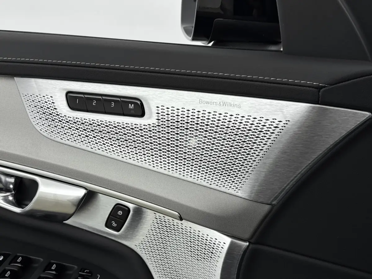T8 Black Edition Exclusive Luchtvering | Bowers en Wilkins | Stoelmassage | Extra getint glas |Gelamineerde zijruiten | 22 inch LM |