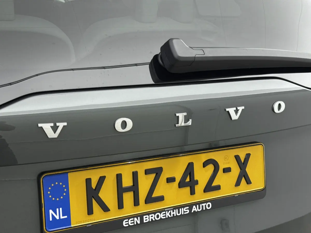 T8 Executive Edition Bright | Extra getint glas | Gelamineerde zijruiten | Blond interieur | Luchtvering | Stoelventilatie / Massage / verwarming |