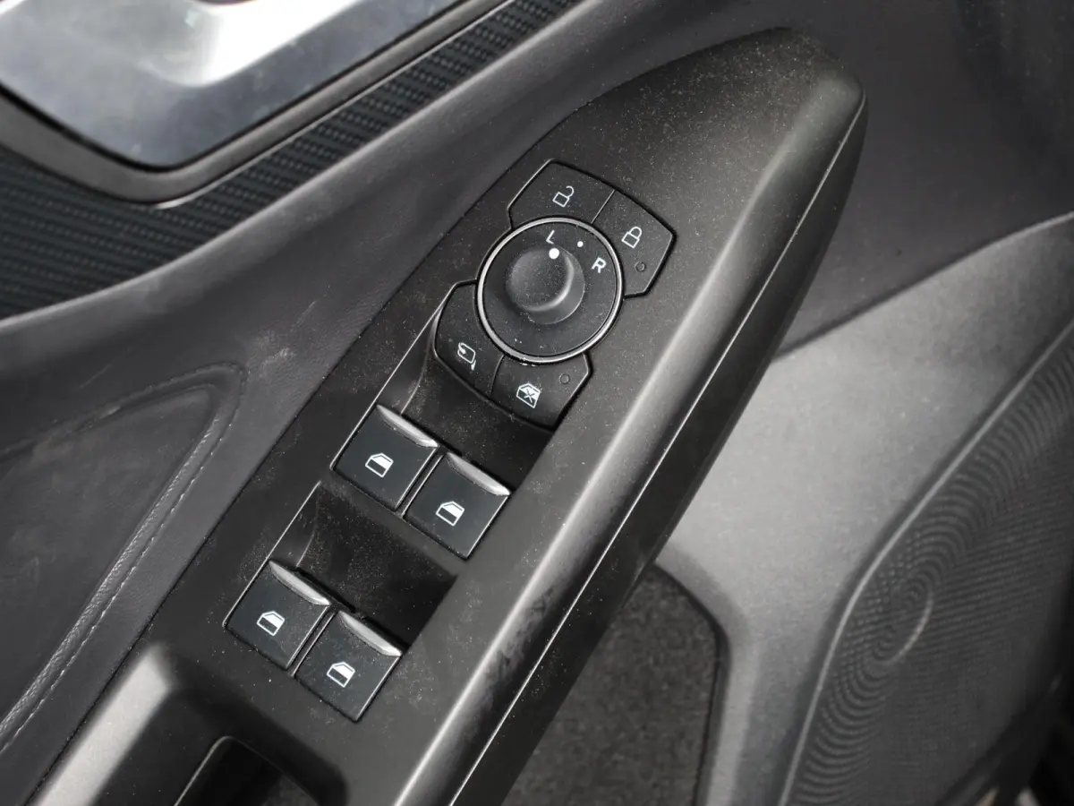 1.0 EcoBoost Hybrid 155pk Automaat ST Line Navigatie Cruise Control Parkeer sensoren Lichtmetalen Velgen Extra Getint Glas