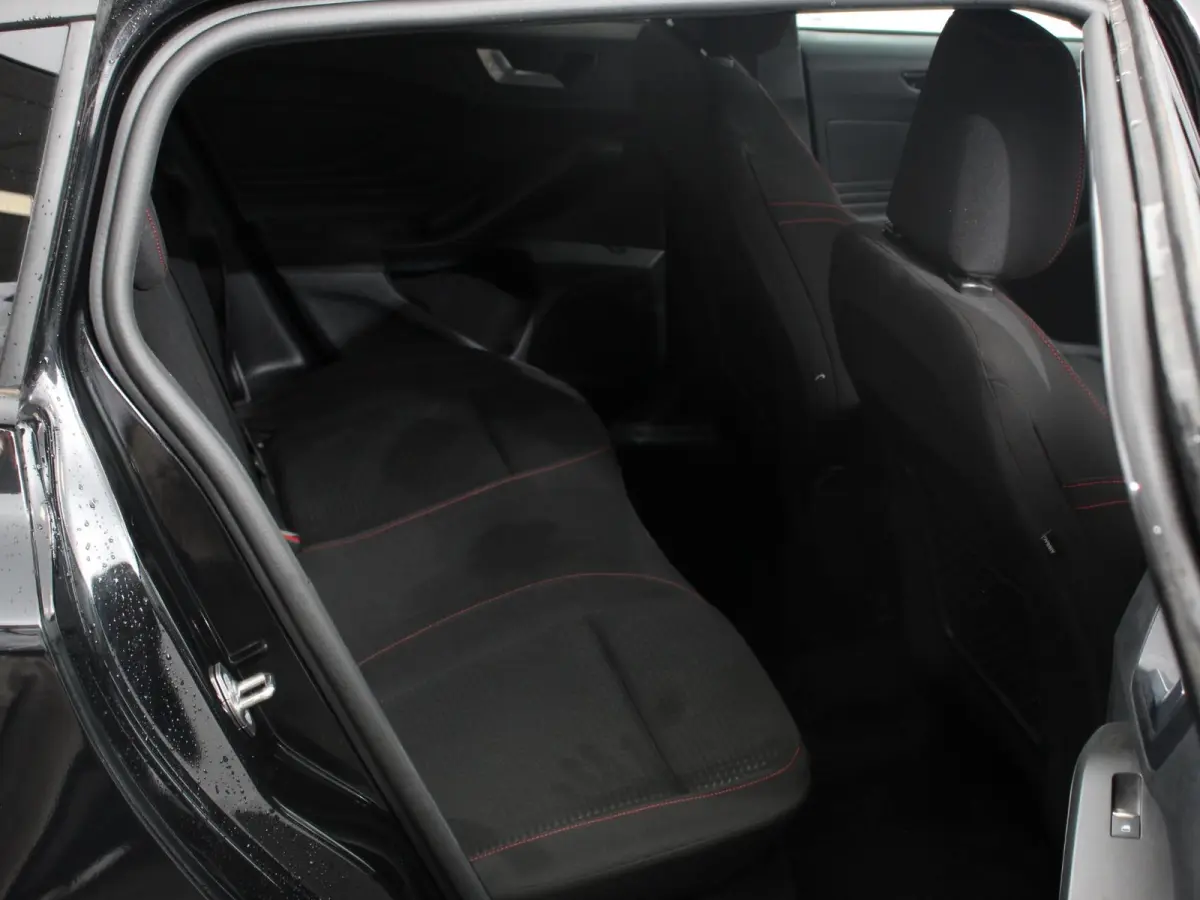 1.0 EcoBoost Hybrid 155pk Automaat ST Line Navigatie Cruise Control Parkeer sensoren Lichtmetalen Velgen Extra Getint Glas