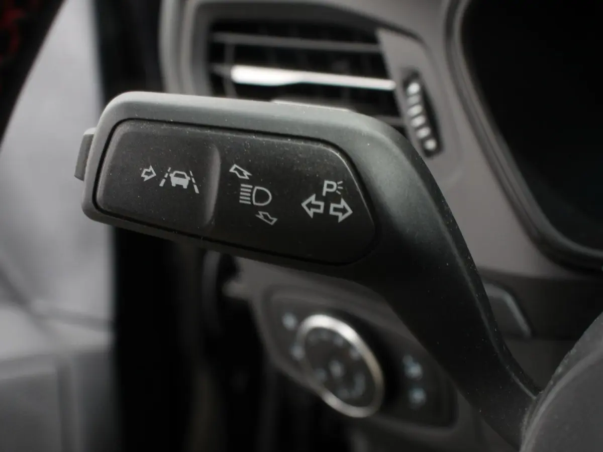1.0 EcoBoost Hybrid 155pk Automaat ST Line Navigatie Cruise Control Parkeer sensoren Lichtmetalen Velgen Extra Getint Glas
