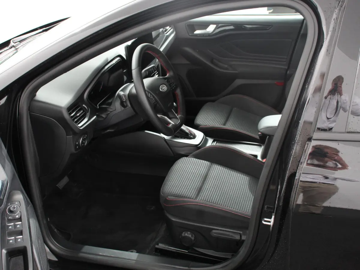 1.0 EcoBoost Hybrid 155pk Automaat ST Line Navigatie Cruise Control Parkeer sensoren Lichtmetalen Velgen Extra Getint Glas