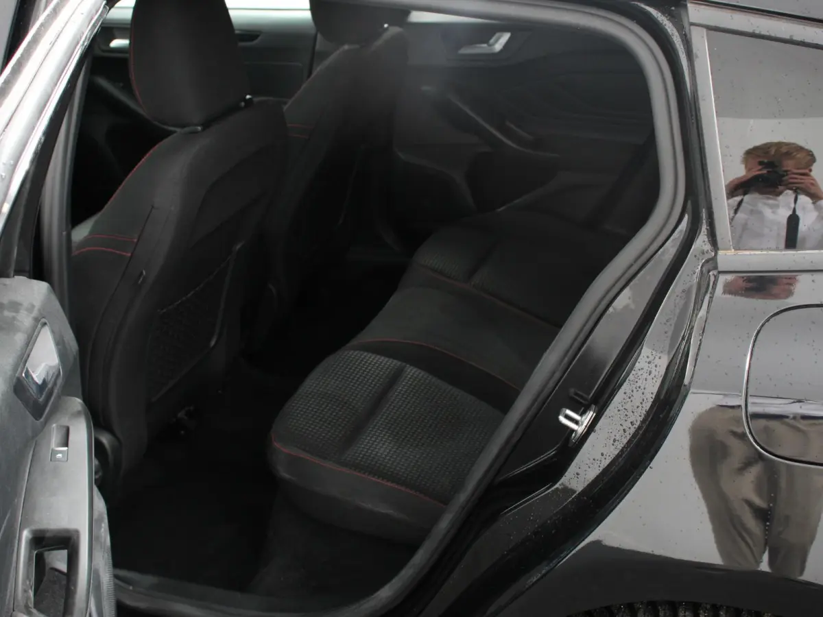1.0 EcoBoost Hybrid 155pk Automaat ST Line Navigatie Cruise Control Parkeer sensoren Lichtmetalen Velgen Extra Getint Glas