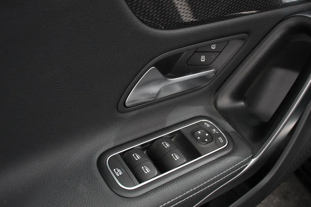 180 136pk DCT Progressive Navigatie Parkeersensoren Camera Cruise Control Virtual Cockpit Stoelverwarming Ledverlichting