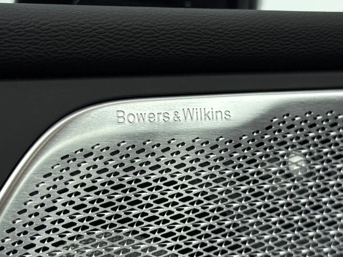 T6 Plus Dark | Lounge pakket | Panoramadak | Extra getint glas | Stoelmassage | Bowers en Wilkins | 21 inch LM |