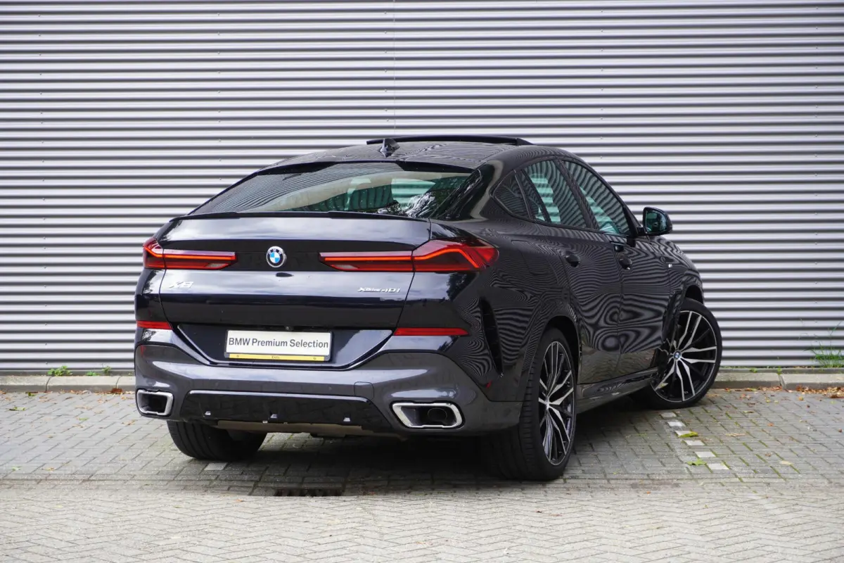 xDrive40i | High Executive | M Sportpakket | Trekhaak met elektrisch wegklapbare kogel | Bowers & Wilkins Diamond Surround Sound Systeem | Panorama-Glasdak Sky Lounge | Soft Close Automatic 