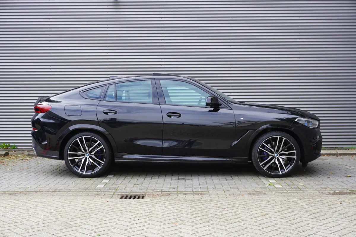 xDrive40i | High Executive | M Sportpakket | Trekhaak met elektrisch wegklapbare kogel | Bowers & Wilkins Diamond Surround Sound Systeem | Panorama-Glasdak Sky Lounge | Soft Close Automatic 