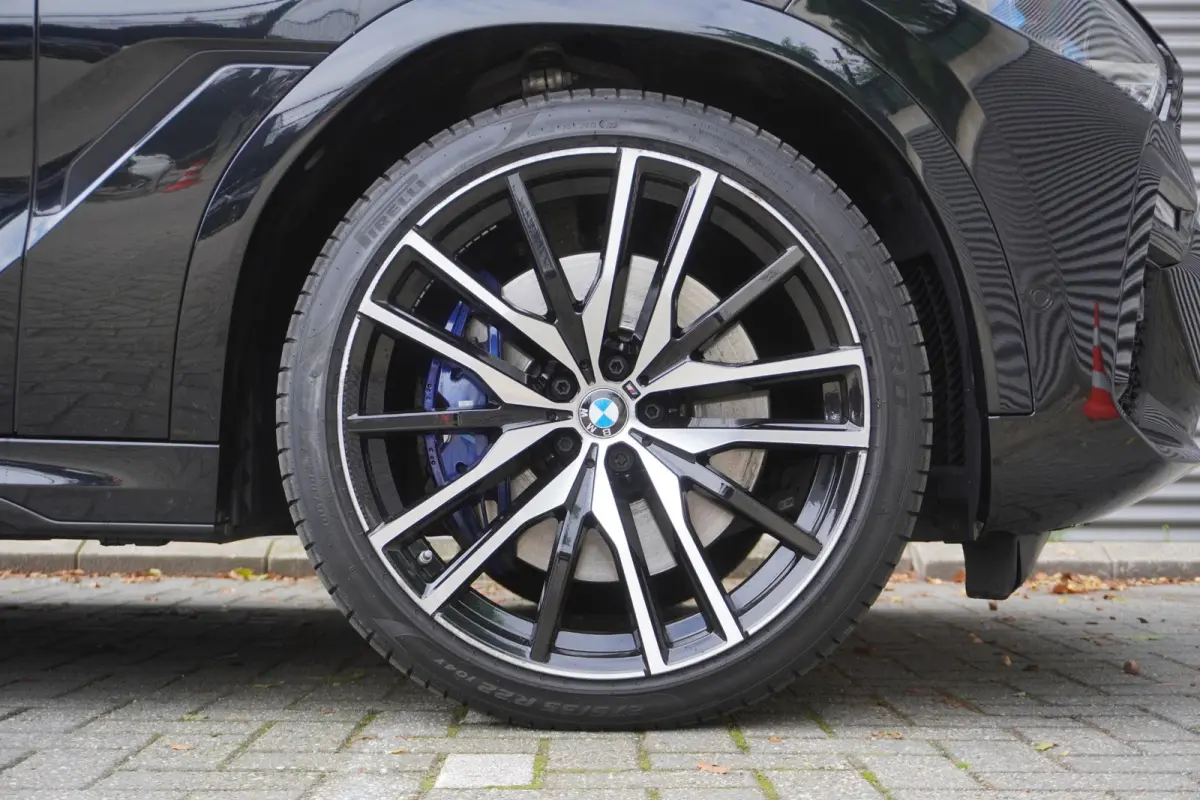 xDrive40i | High Executive | M Sportpakket | Trekhaak met elektrisch wegklapbare kogel | Bowers & Wilkins Diamond Surround Sound Systeem | Panorama-Glasdak Sky Lounge | Soft Close Automatic 