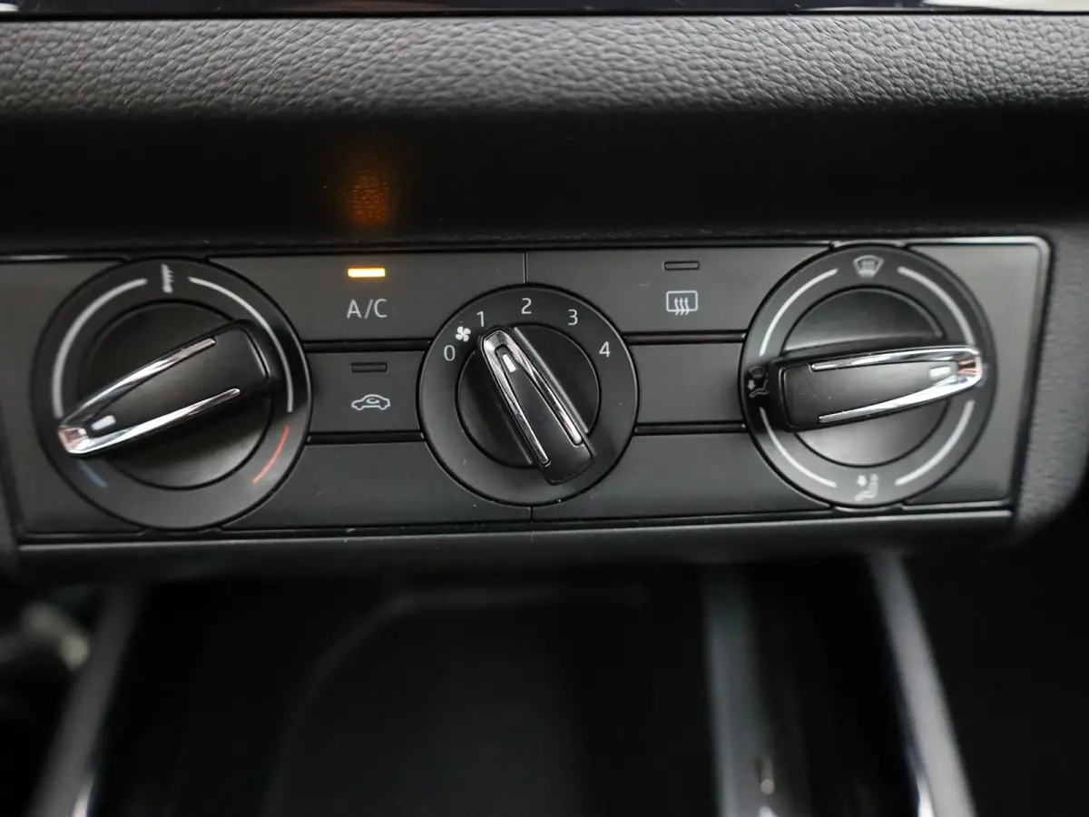 1.0 TSI Ambition | Apple Carplay/ Android Auto | Lane Assist | Cruise Control | Prijs Rijklaar!!