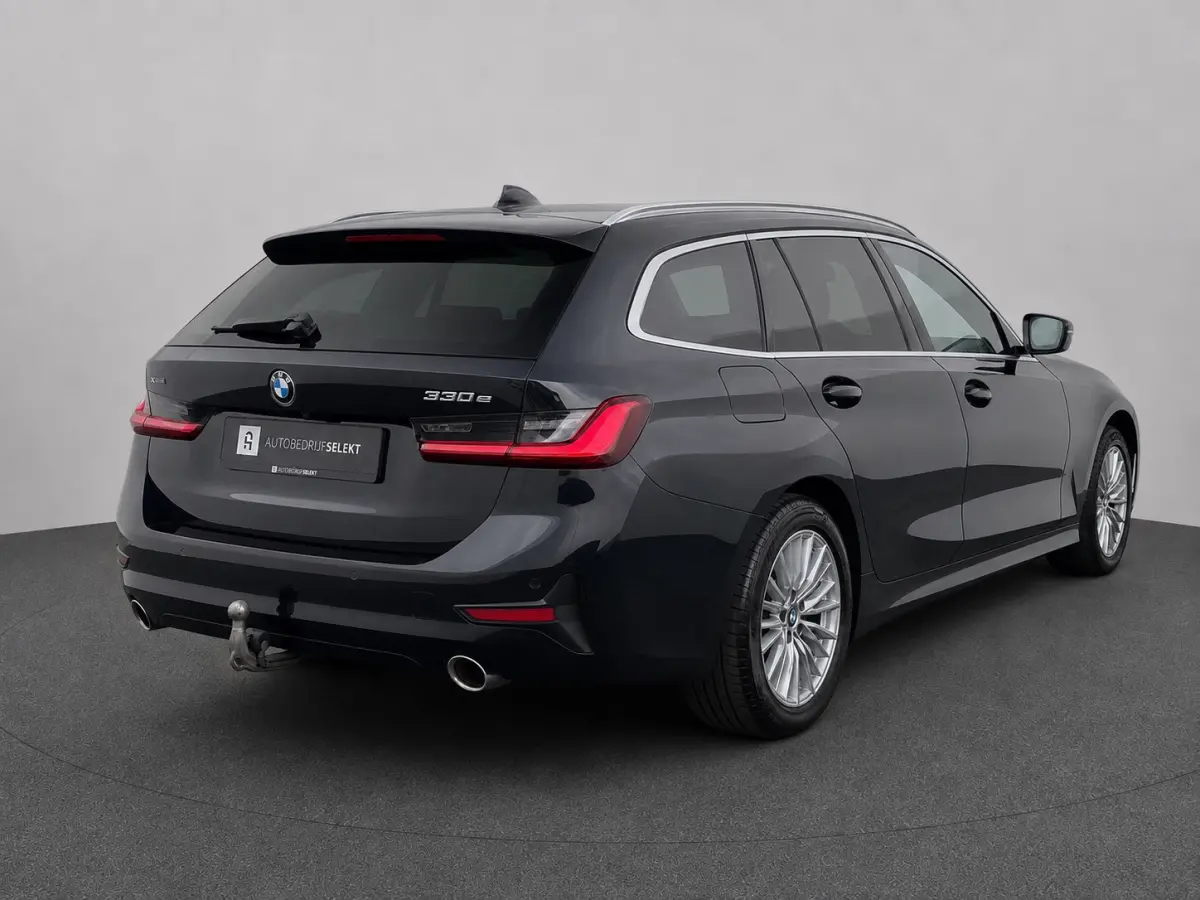 330e xDrive | Laser | Trekhaak | Head Up | 360 | Sfeerverlichting | Dodehoek | 1e eigenaar