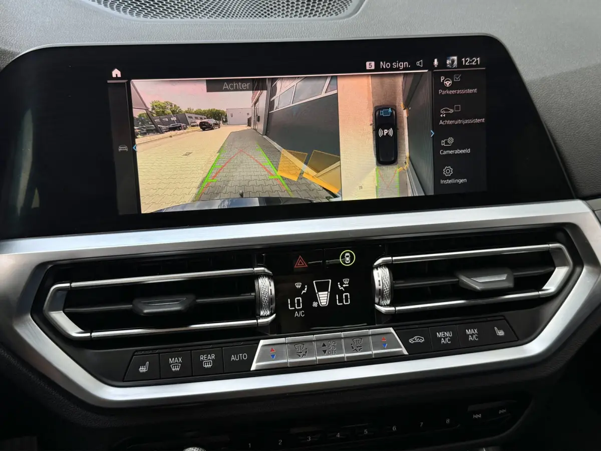 330e xDrive | Laser | Trekhaak | Head Up | 360 | Sfeerverlichting | Dodehoek | 1e eigenaar