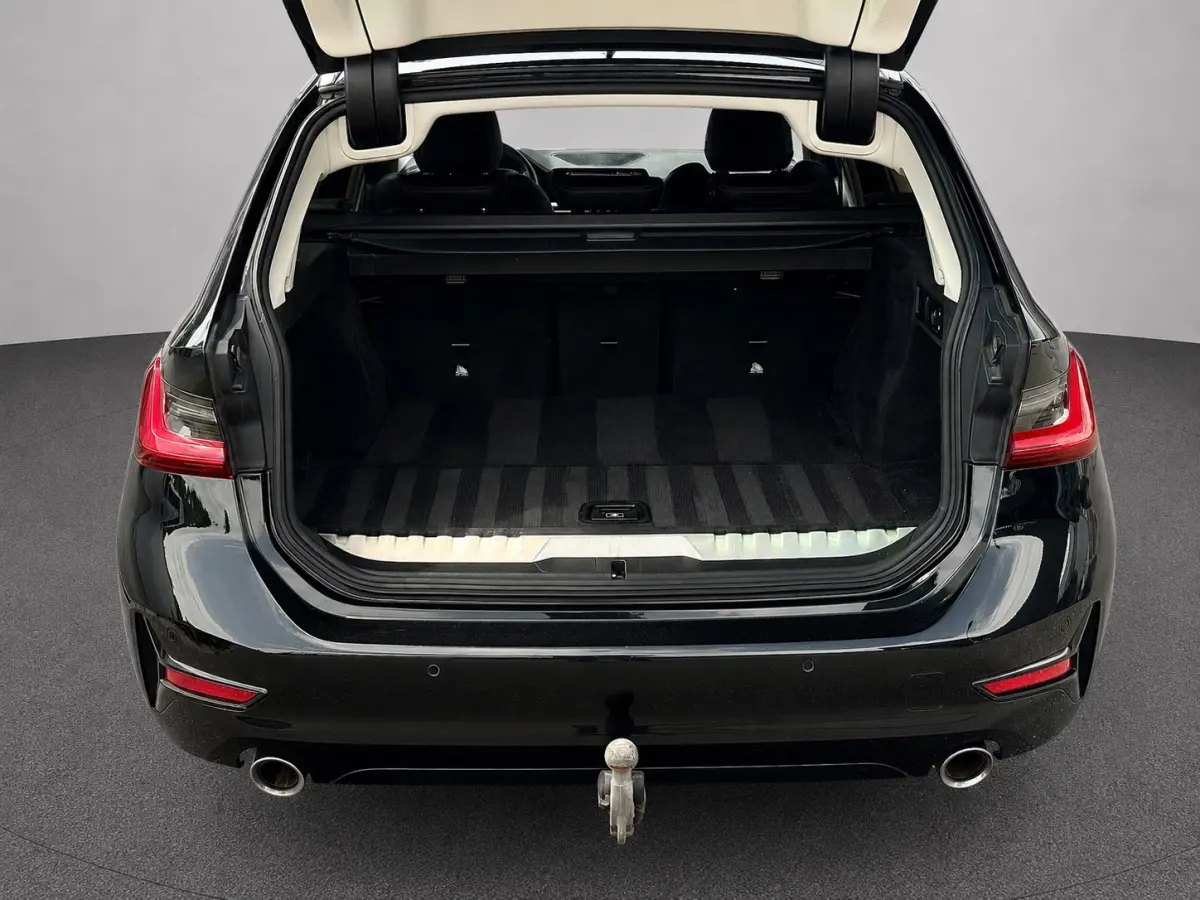 330e xDrive | Laser | Trekhaak | Head Up | 360 | Sfeerverlichting | Dodehoek | 1e eigenaar
