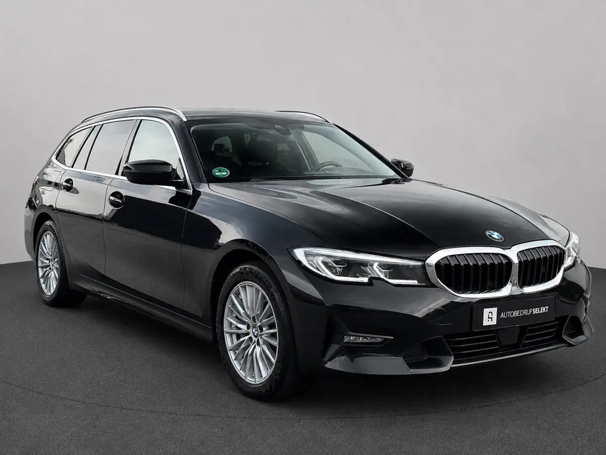 330e xDrive | Laser | Trekhaak | Head Up | 360 | Sfeerverlichting | Dodehoek | 1e eigenaar