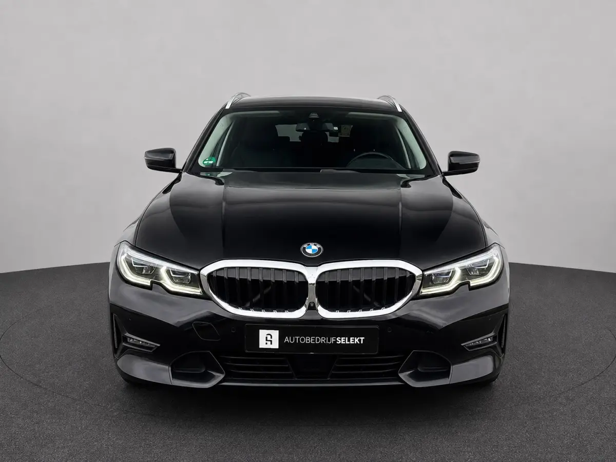 330e xDrive | Laser | Trekhaak | Head Up | 360 | Sfeerverlichting | Dodehoek | 1e eigenaar