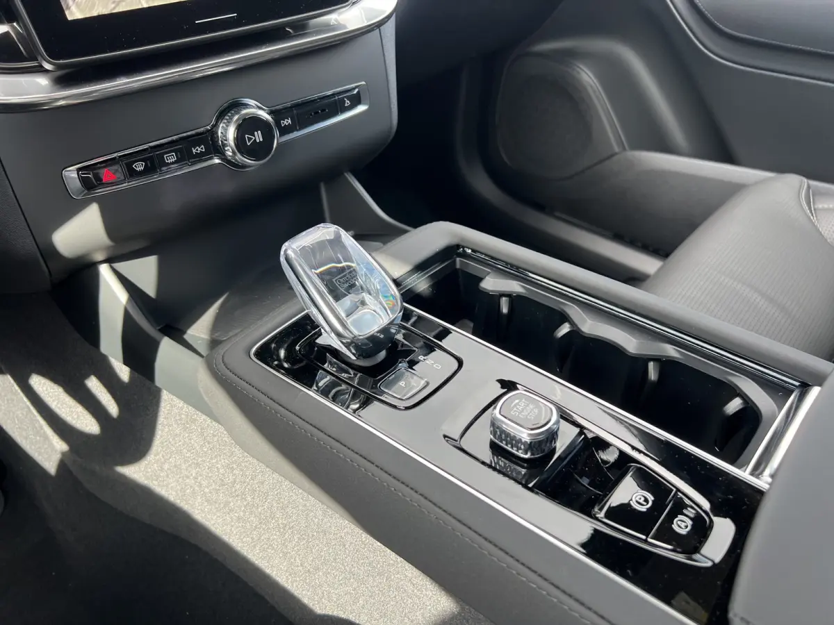 2.0 T8 Plug-in hybrid AWD Ultra Black Ed. Exec. | Bowers & Wilkins | Panoramadak | Luchtvering | Stoel + Stuur Verwarming | 360 Camera |