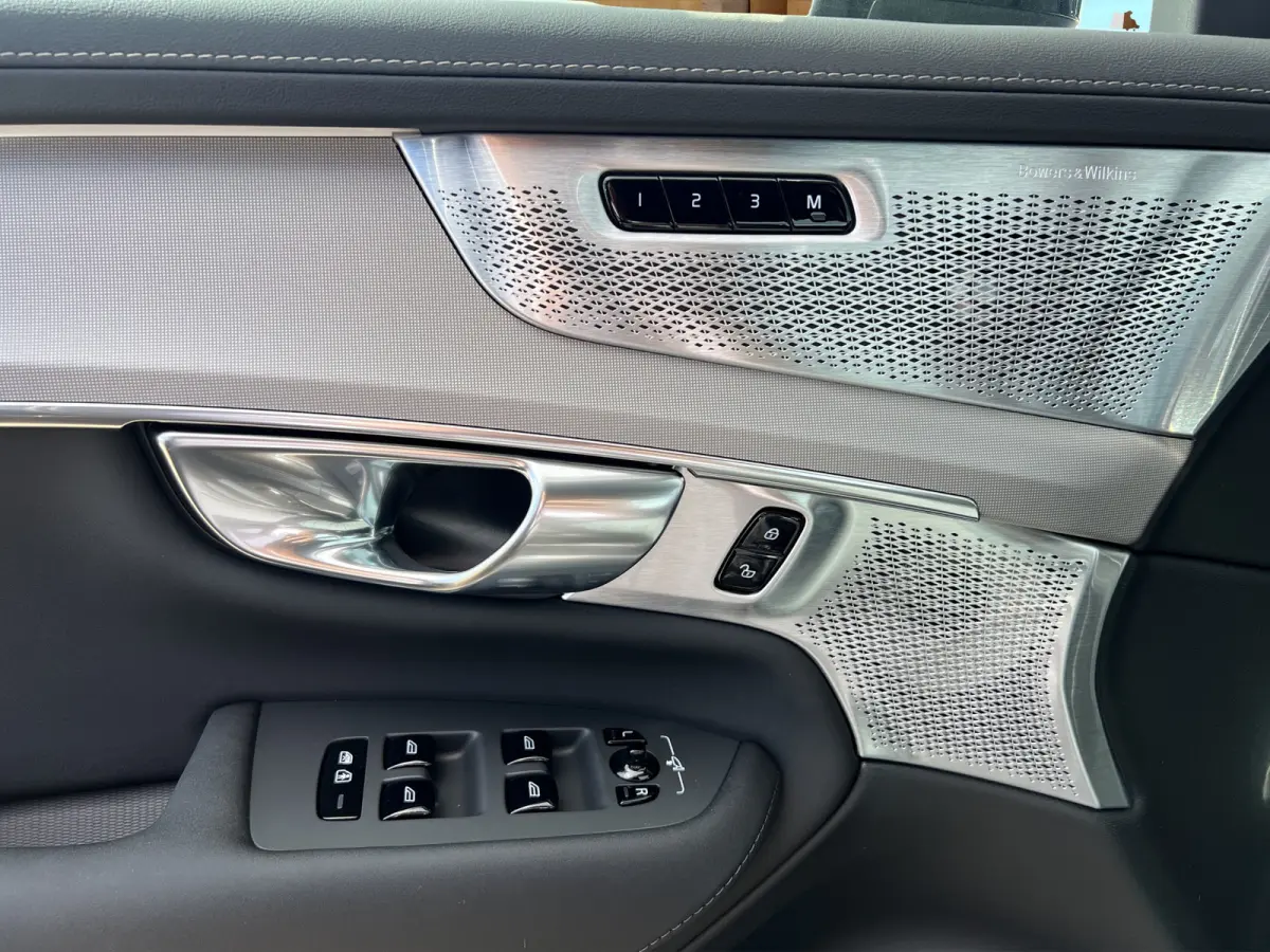 2.0 T8 Plug-in hybrid AWD Ultra Black Ed. Exec. | Bowers & Wilkins | Panoramadak | Luchtvering | Stoel + Stuur Verwarming | 360 Camera |
