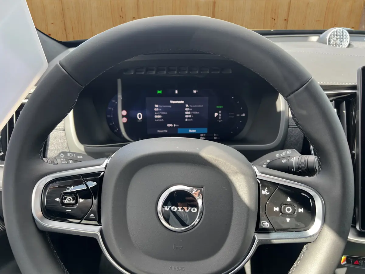 2.0 T8 Plug-in hybrid AWD Ultra Black Ed. Exec. | Bowers & Wilkins | Panoramadak | Luchtvering | Stoel + Stuur Verwarming | 360 Camera |