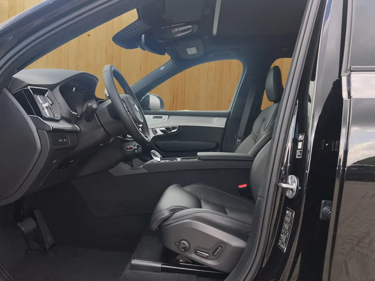 2.0 T8 Plug-in hybrid AWD Ultra Black Ed. Exec. | Bowers & Wilkins | Panoramadak | Luchtvering | Stoel + Stuur Verwarming | 360 Camera |