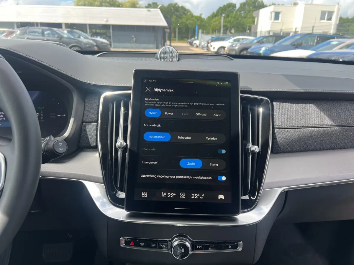 2.0 T8 Plug-in hybrid AWD Ultra Black Ed. Exec. | Bowers & Wilkins | Panoramadak | Luchtvering | Stoel + Stuur Verwarming | 360 Camera |