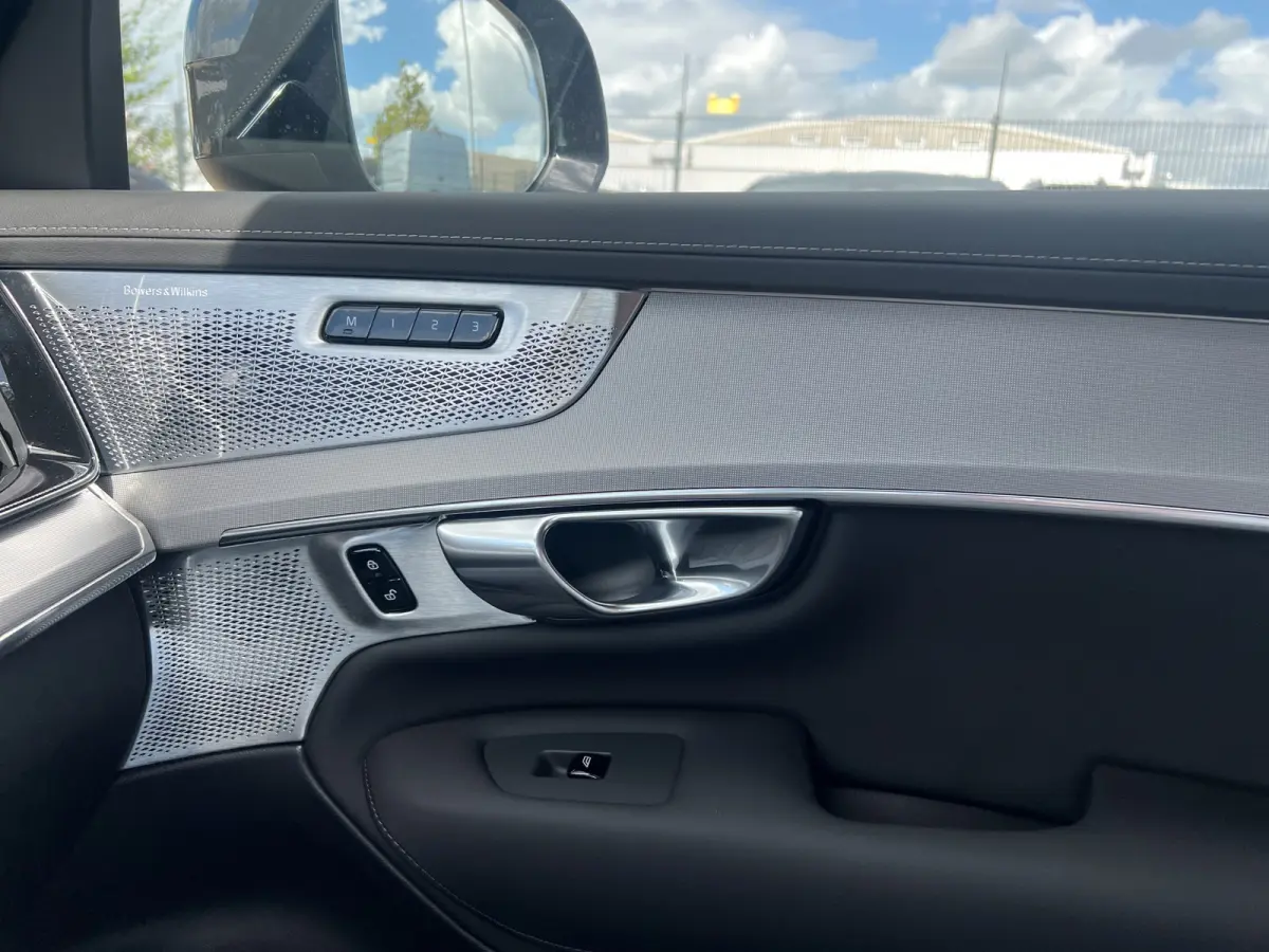 2.0 T8 Plug-in hybrid AWD Ultra Black Ed. Exec. | Bowers & Wilkins | Panoramadak | Luchtvering | Stoel + Stuur Verwarming | 360 Camera |