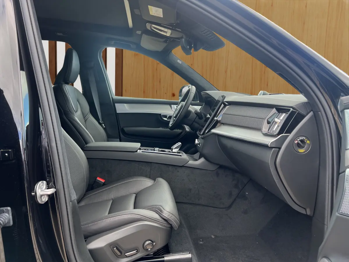 2.0 T8 Plug-in hybrid AWD Ultra Black Ed. Exec. | Bowers & Wilkins | Panoramadak | Luchtvering | Stoel + Stuur Verwarming | 360 Camera |