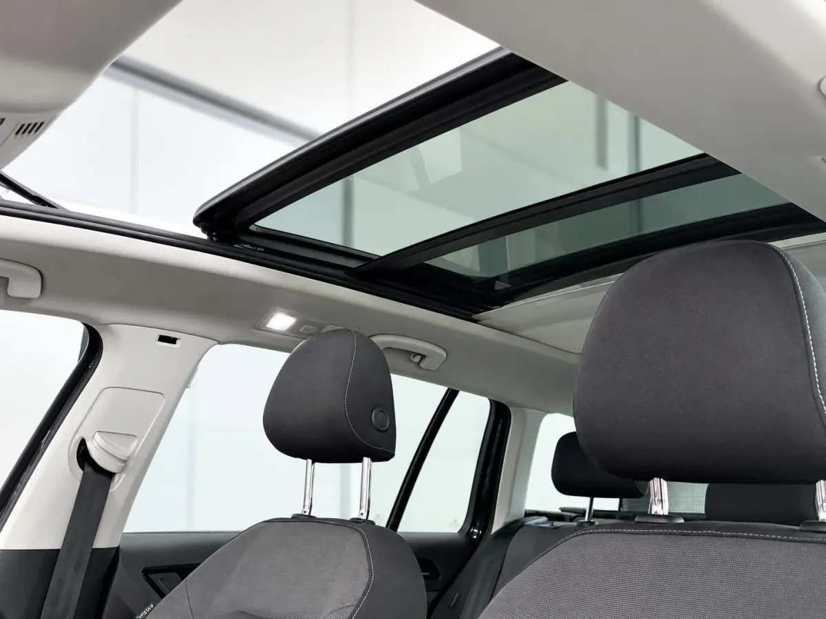 1.5 TSI Highline 150pk Automaat Panoramadak Trekhaak Navigatie Apple Carplay Android Auto Camera Parkeersensoren Adaptive Cruise Control Full Led Stoelverwarming Climate Control Lichtmetalen