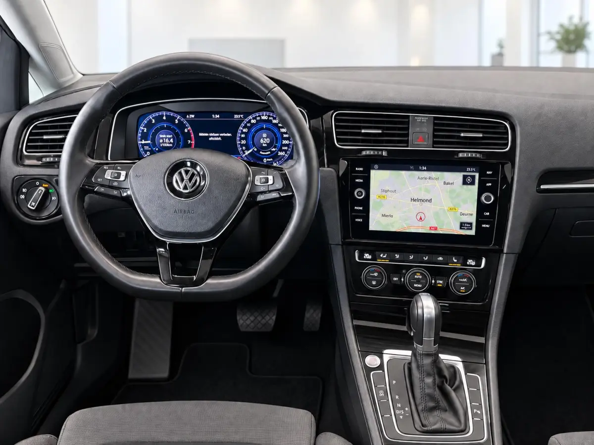 1.5 TSI Highline 150pk Automaat Panoramadak Trekhaak Navigatie Apple Carplay Android Auto Camera Parkeersensoren Adaptive Cruise Control Full Led Stoelverwarming Climate Control Lichtmetalen