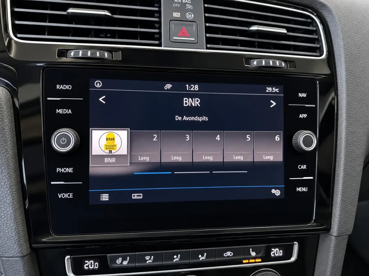 1.5 TSI Highline 150pk Automaat Panoramadak Trekhaak Navigatie Apple Carplay Android Auto Camera Parkeersensoren Adaptive Cruise Control Full Led Stoelverwarming Climate Control Lichtmetalen