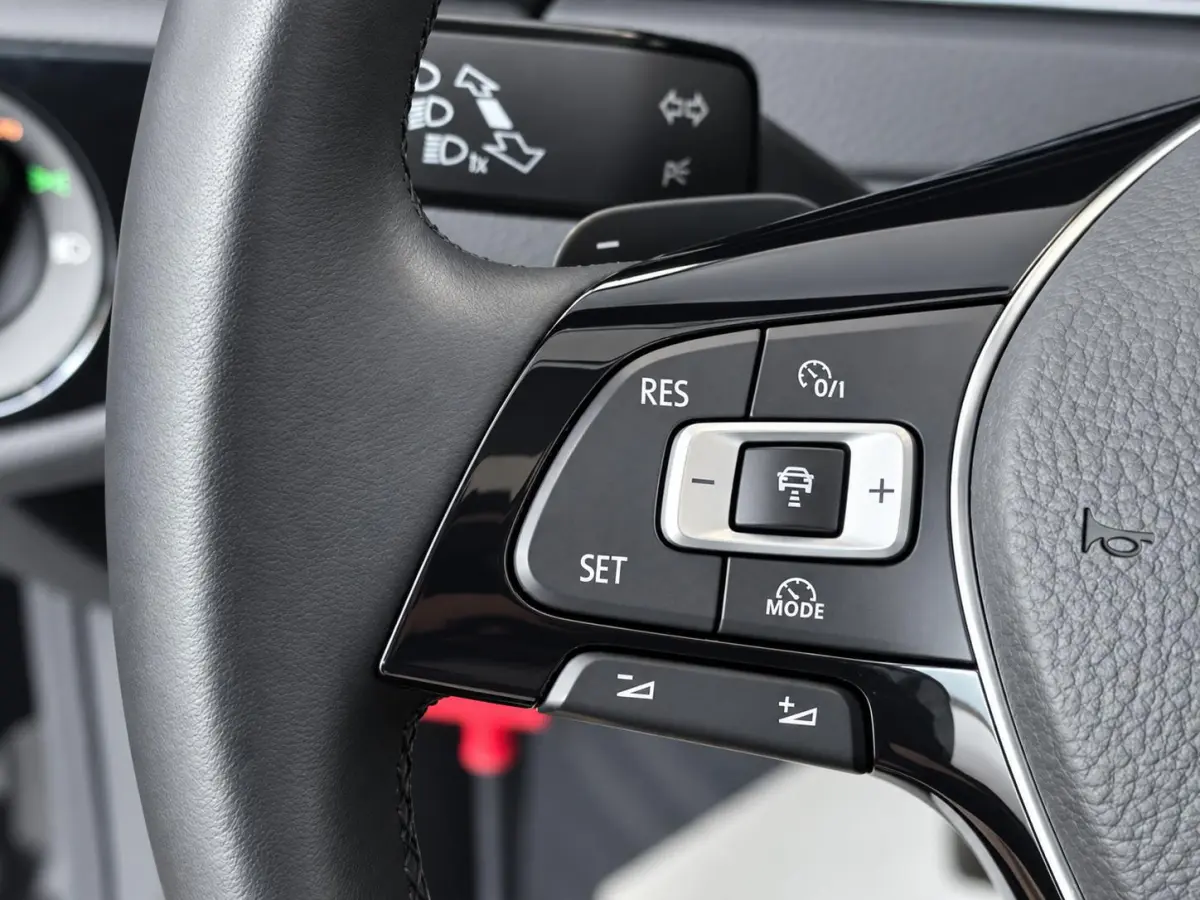 1.5 TSI Highline 150pk Automaat Panoramadak Trekhaak Navigatie Apple Carplay Android Auto Camera Parkeersensoren Adaptive Cruise Control Full Led Stoelverwarming Climate Control Lichtmetalen