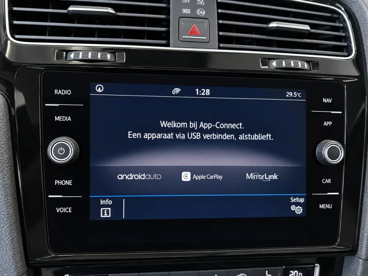 1.5 TSI Highline 150pk Automaat Panoramadak Trekhaak Navigatie Apple Carplay Android Auto Camera Parkeersensoren Adaptive Cruise Control Full Led Stoelverwarming Climate Control Lichtmetalen