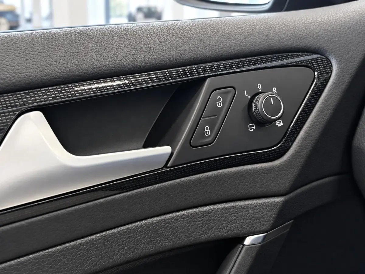1.5 TSI Highline 150pk Automaat Panoramadak Trekhaak Navigatie Apple Carplay Android Auto Camera Parkeersensoren Adaptive Cruise Control Full Led Stoelverwarming Climate Control Lichtmetalen
