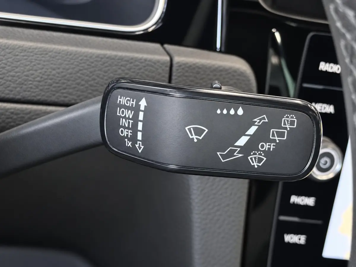 1.5 TSI Highline 150pk Automaat Panoramadak Trekhaak Navigatie Apple Carplay Android Auto Camera Parkeersensoren Adaptive Cruise Control Full Led Stoelverwarming Climate Control Lichtmetalen