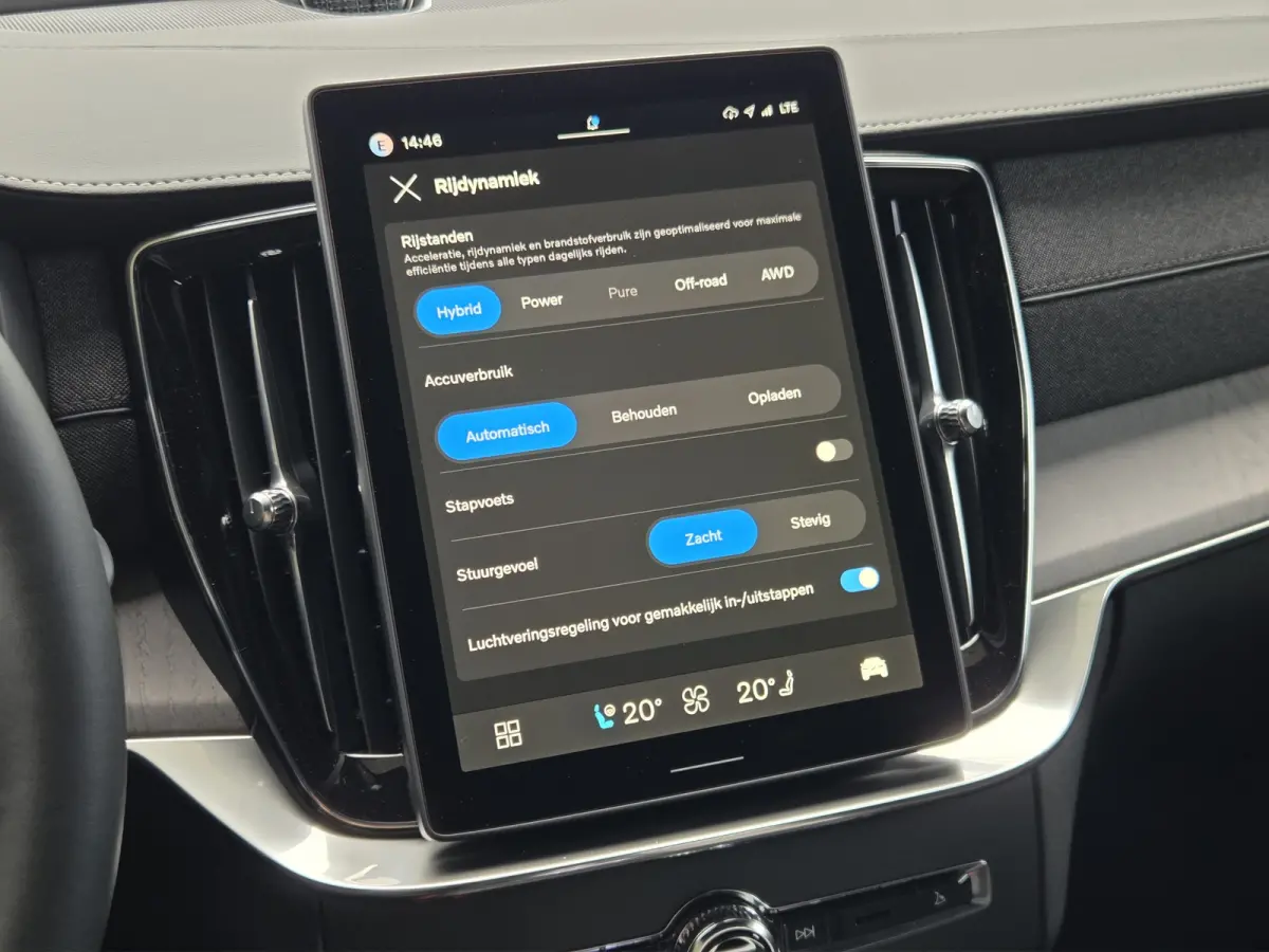 2.0 T8 Plug-in hybrid AWD Ultra Dark Exec. Ed. | Luchtvering | Bowers&Wilkins | Massage/ventilatie | 22" Velgen