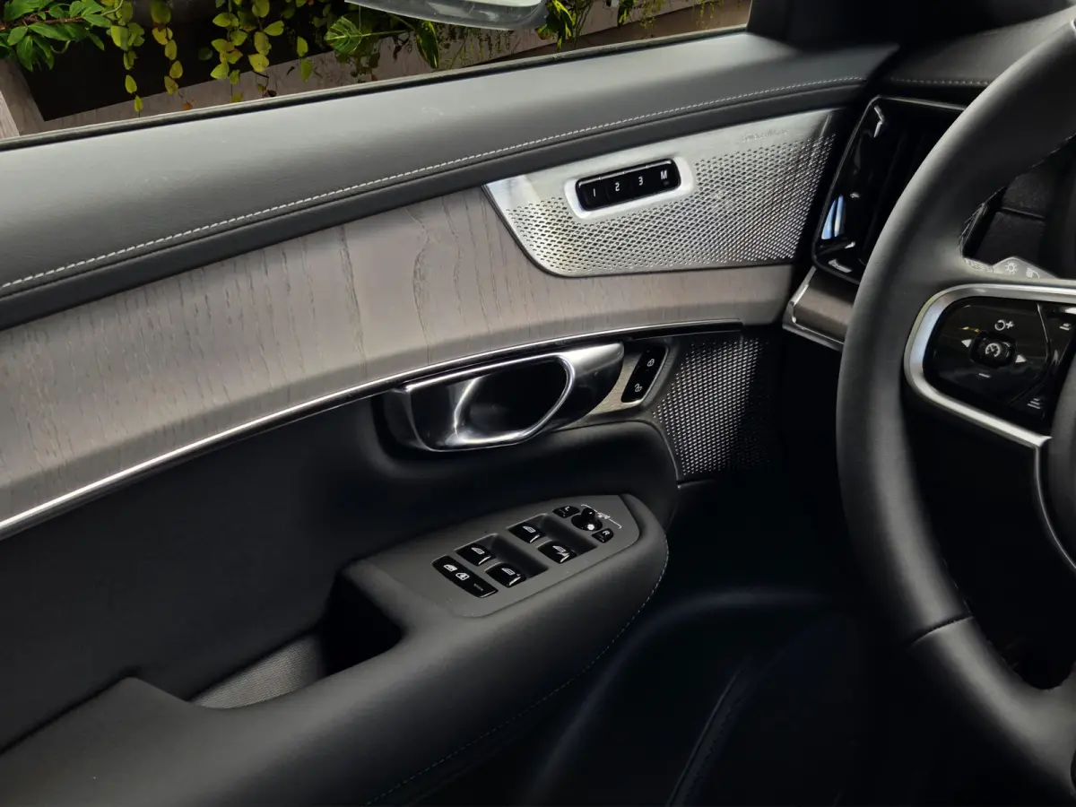 2.0 T8 Plug-in hybrid AWD Ultra Dark Exec. Ed. | Luchtvering | Bowers&Wilkins | Massage/ventilatie | 22" Velgen