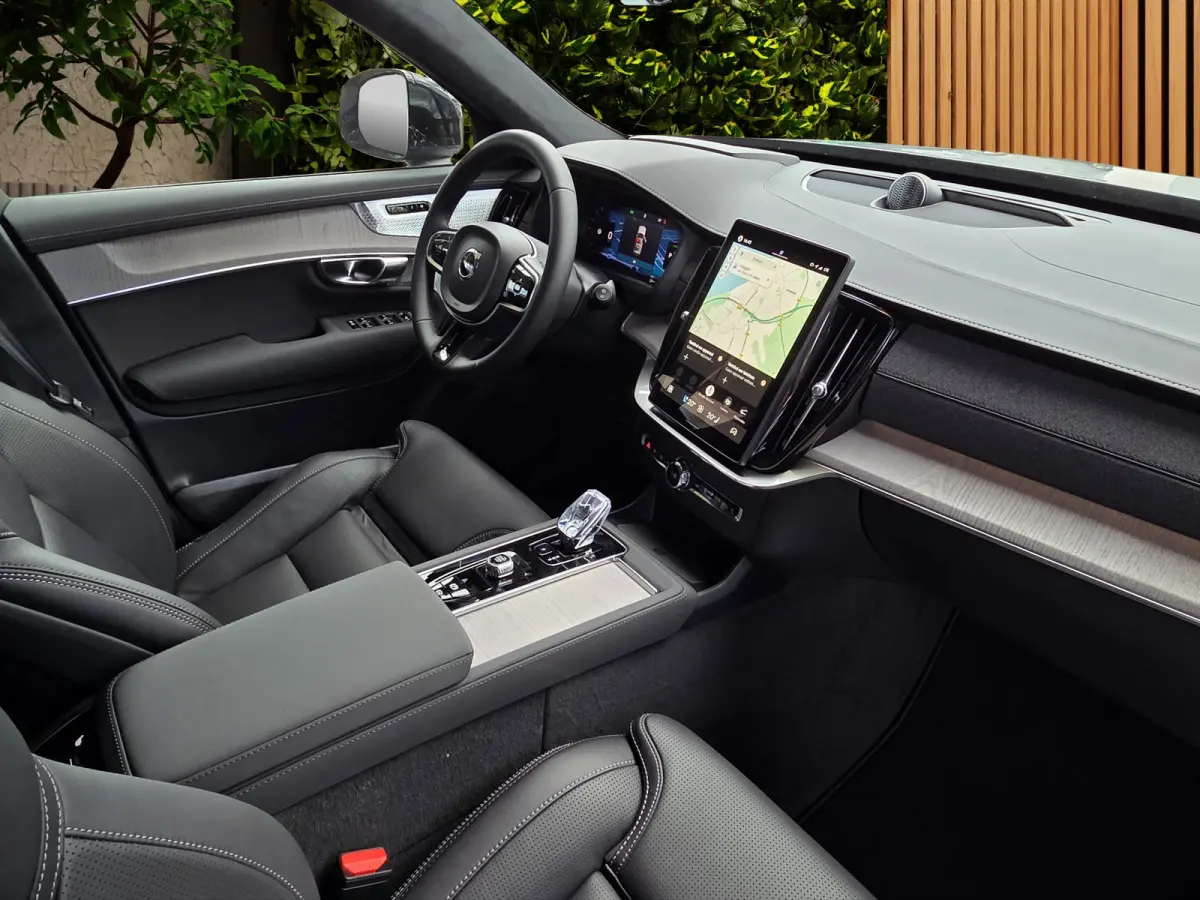 2.0 T8 Plug-in hybrid AWD Ultra Dark Exec. Ed. | Luchtvering | Bowers&Wilkins | Massage/ventilatie | 22" Velgen