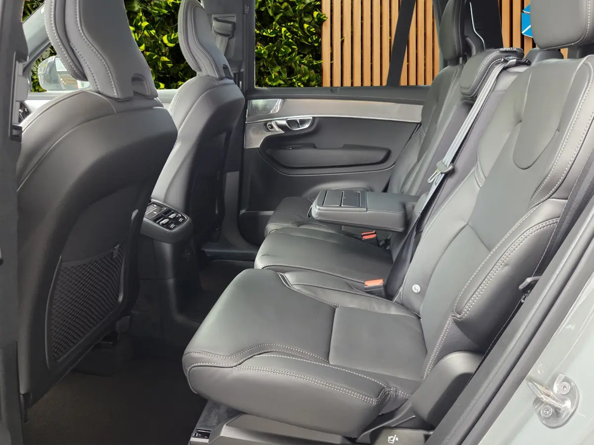 2.0 T8 Plug-in hybrid AWD Ultra Dark Exec. Ed. | Luchtvering | Bowers&Wilkins | Massage/ventilatie | 22" Velgen