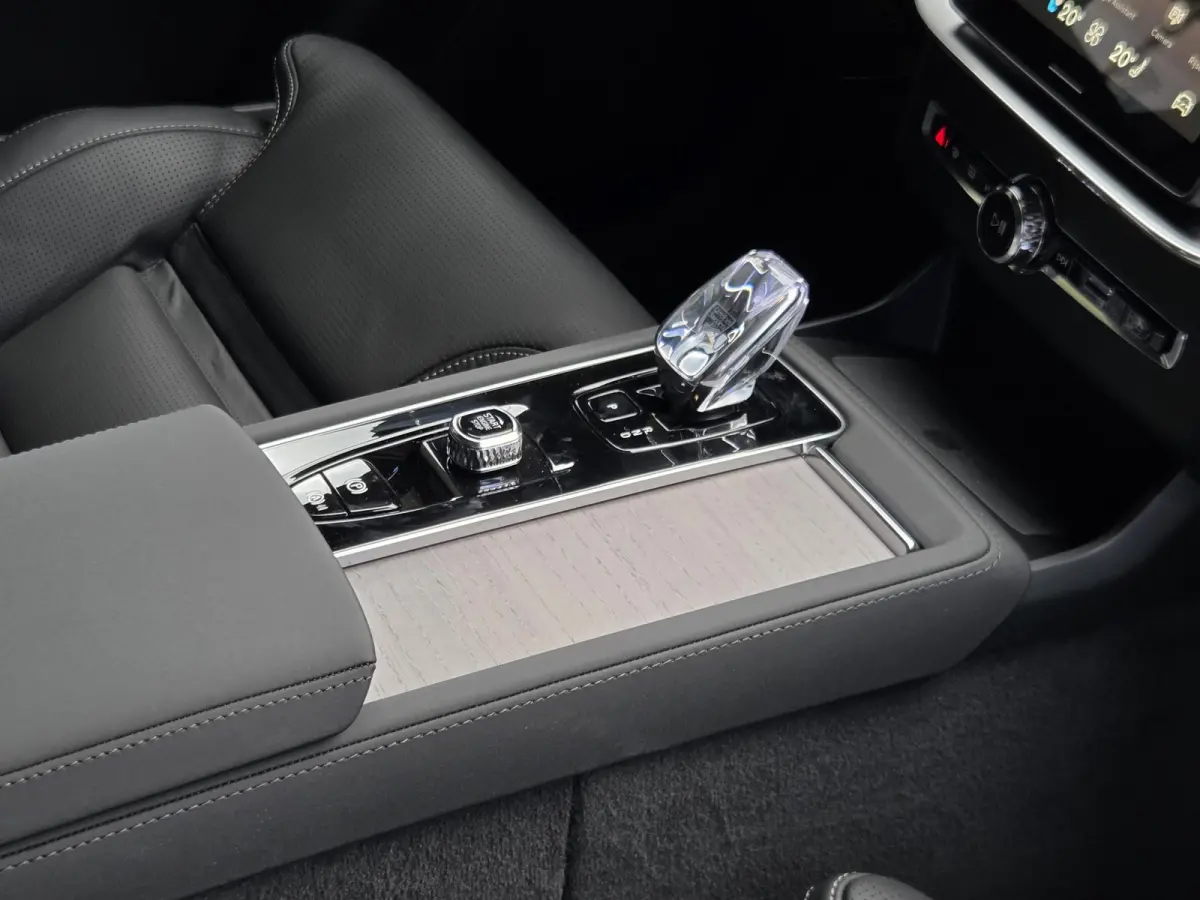 2.0 T8 Plug-in hybrid AWD Ultra Dark Exec. Ed. | Luchtvering | Bowers&Wilkins | Massage/ventilatie | 22" Velgen